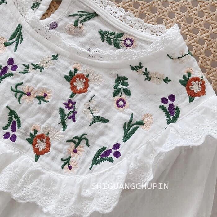 เสื้อผ้าสาลูลายปักแต่งระบายลูกไม้
