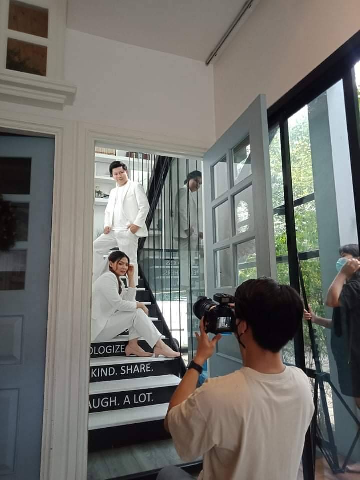 พร้อมเช่า สูทหญิง สูทสีขาว ทรงสลิม เข้ารูป