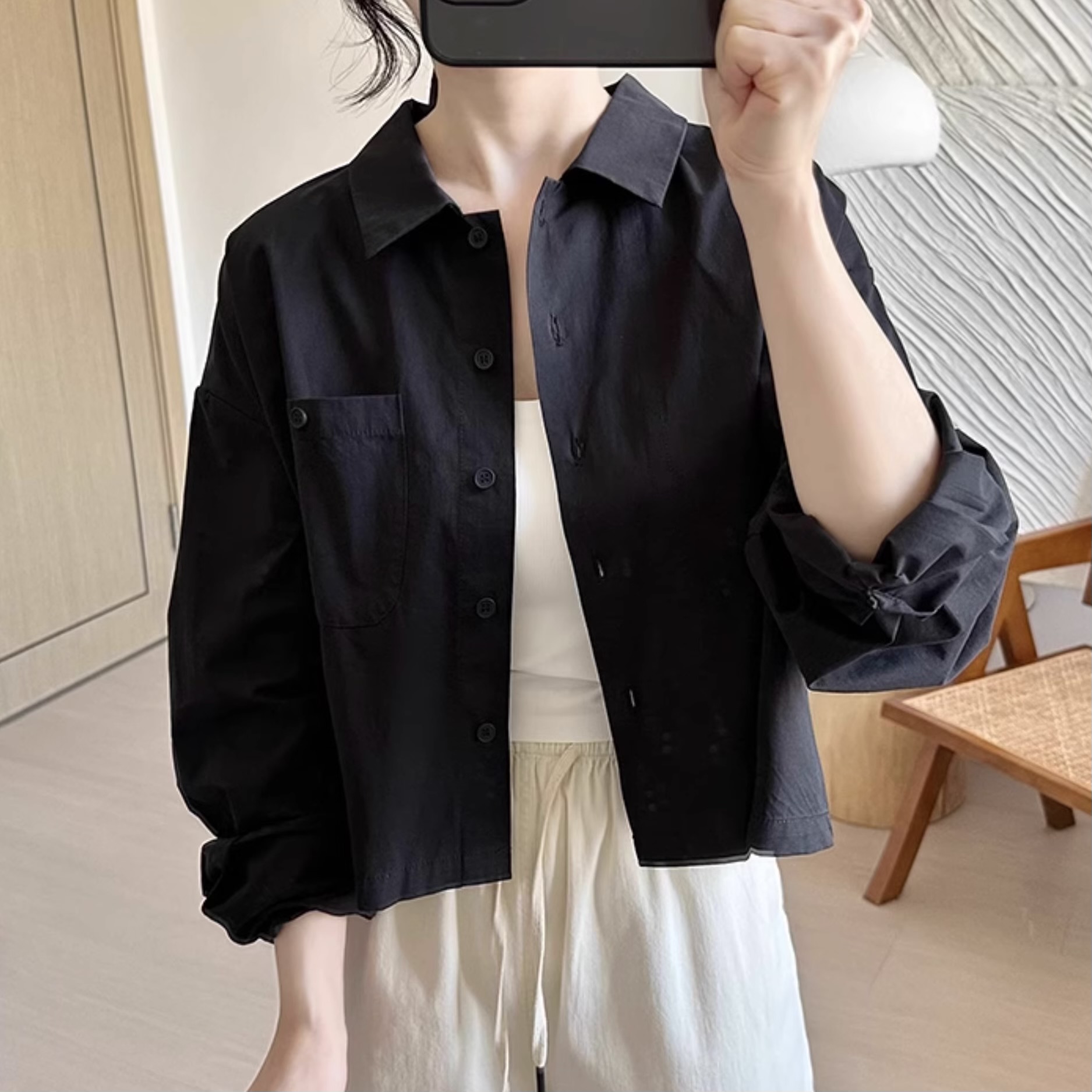 เสื้อเชิ้ตทรงครอปแต่งกระเป๋า