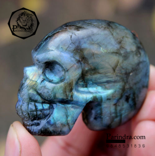 หิน ลาบราดอไลท์ (Labradorite) แกะสลักรูปหัวกระโหลก ประกายสีเขีวเหลือง #LA108