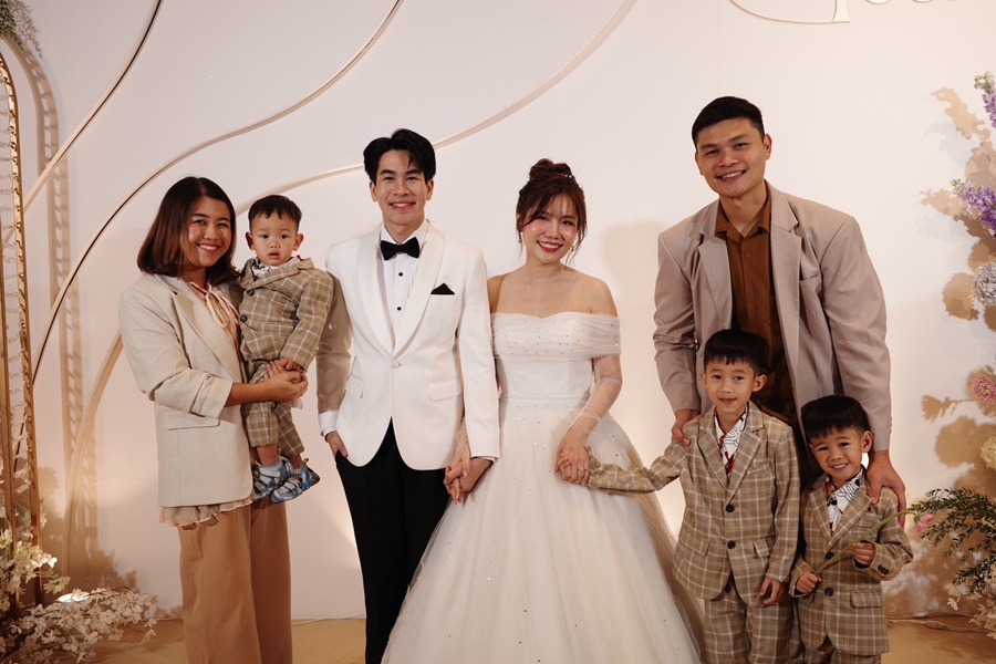 พร้อมเช่า ชุดสูทเด็กชาย สีกากีลายตาราง ** พร้อมเช่าไซส์ 100 , 110 , 120,130,140,150 **