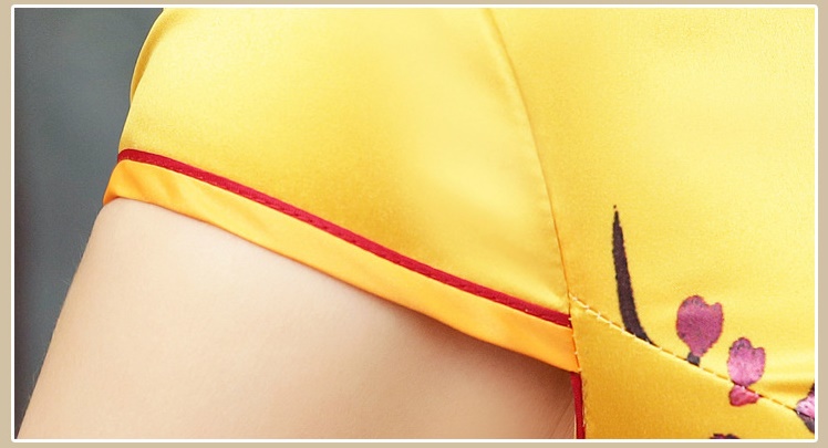 Pre-order กี่เพ้า สีเหลือง ลายดอกไม้ ผ่าข้าง กุ๊นขอบอย่างดี