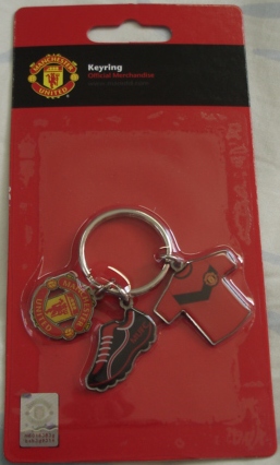พวงกุญแจ ฟุตบอล สโมสรแมนเชสเตอร์ ยูไนเต็ด - 3 PIECES HOME KIT 2009/10 KEY RING ใหม่ / MANCHESTER UNITED Football Club Key Ring - 3 PIECES HOME KIT 2009/10 KEY RING NEW