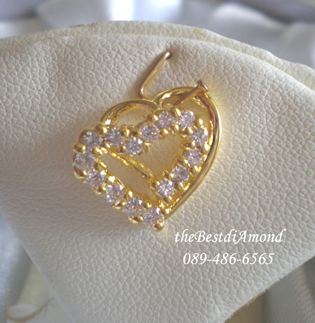 BP908+++จี้หัวใจสองดวง+++จี้เก๋ๆน่ารักๆ ดีไซน์เก๋มากๆ เป็นหัวใจซ้อนกัน 2 ดวง โดยด้านล่างเป็นหัวใจโปร่งสีทอง ทับด้วยหัวใจฝังเพชรด้านบน เพชรวิ๊งๆเลยค่ะ