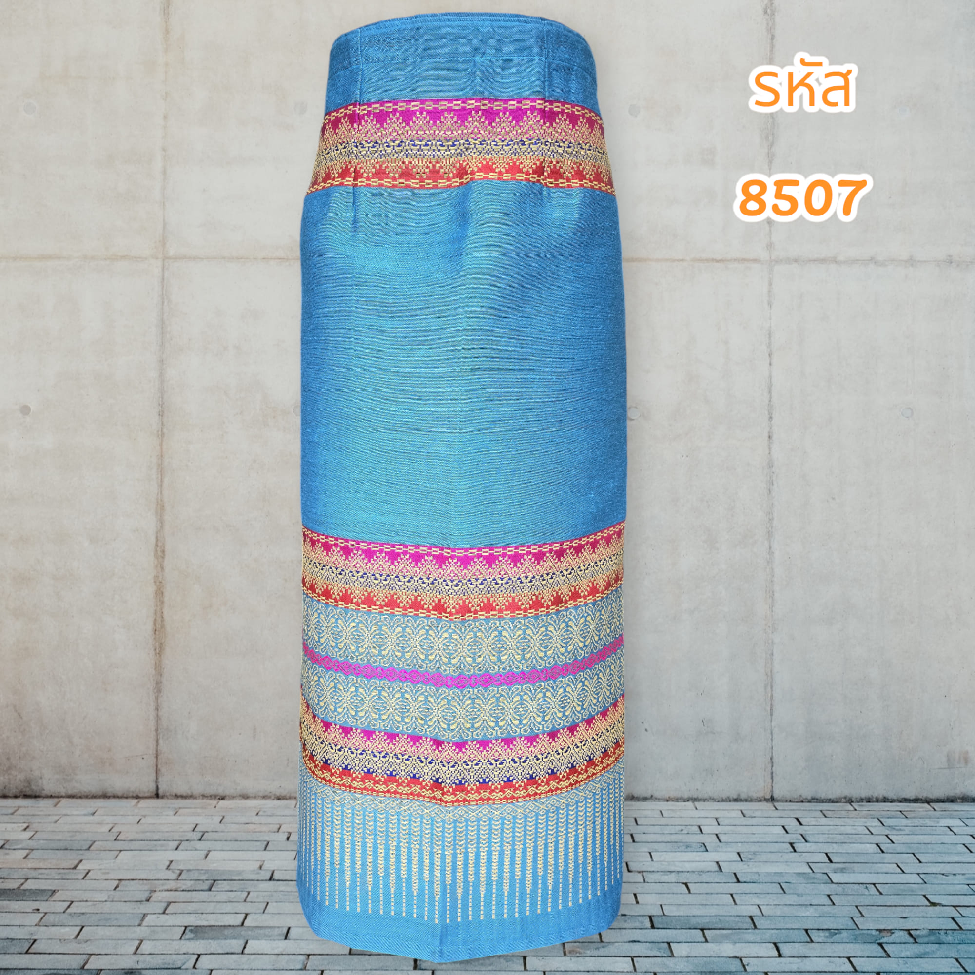ผ้าถุงผ้าฝ้ายทอลายเย็บสำเร็จแบบป้ายติดตะขอสีฟ้า