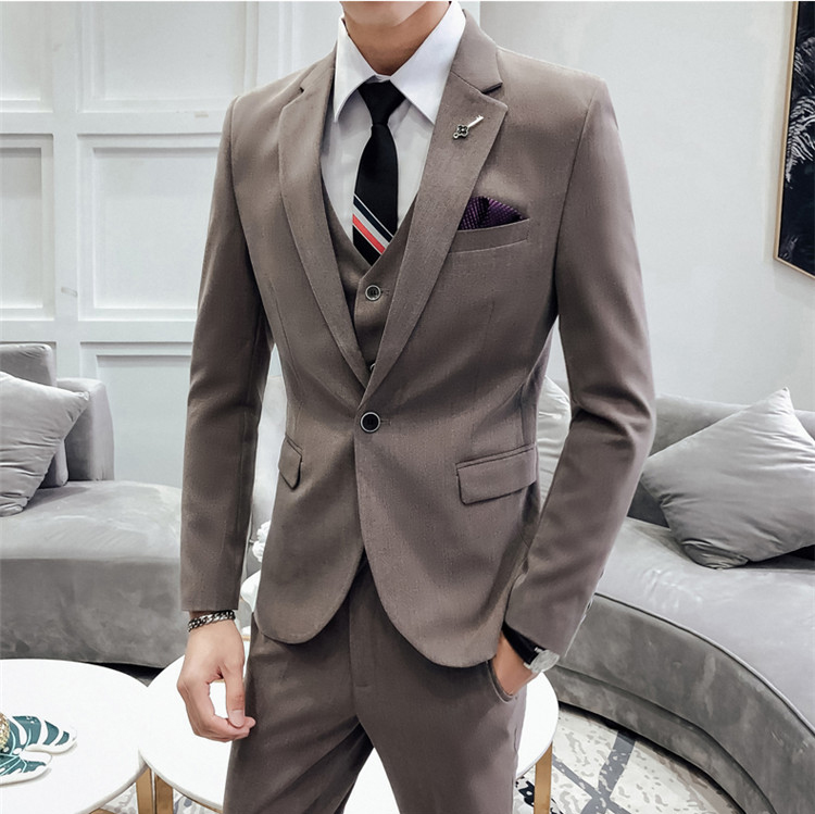 พร้อมเช่า ชุดสูทชาย สีน้ำตาล ทรงเข้ารูป สไตล์เกาหลี พร้อมเสื้อกั๊ก