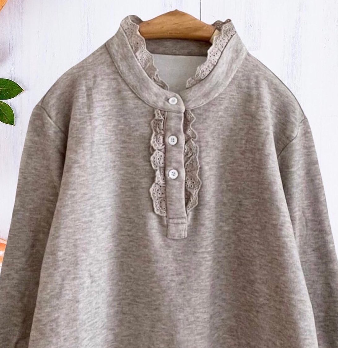 เสื้อยืดคอปีนแต่งระบายผ้าลูกไม้