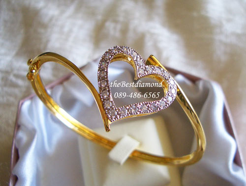 BL009++กำไลเพชร หนีบหัวใจ++กำไลน่ารักๆๆ เป็นหัวใจถูกหนีบ แบบน่ารักสุดๆๆ Modern ทันสมัย ใส่ติดข้อมือได้ไม่เวอร์ ข้อมืออวบๆก็ใส่ได้ เพราะเป็นรูปวงรี