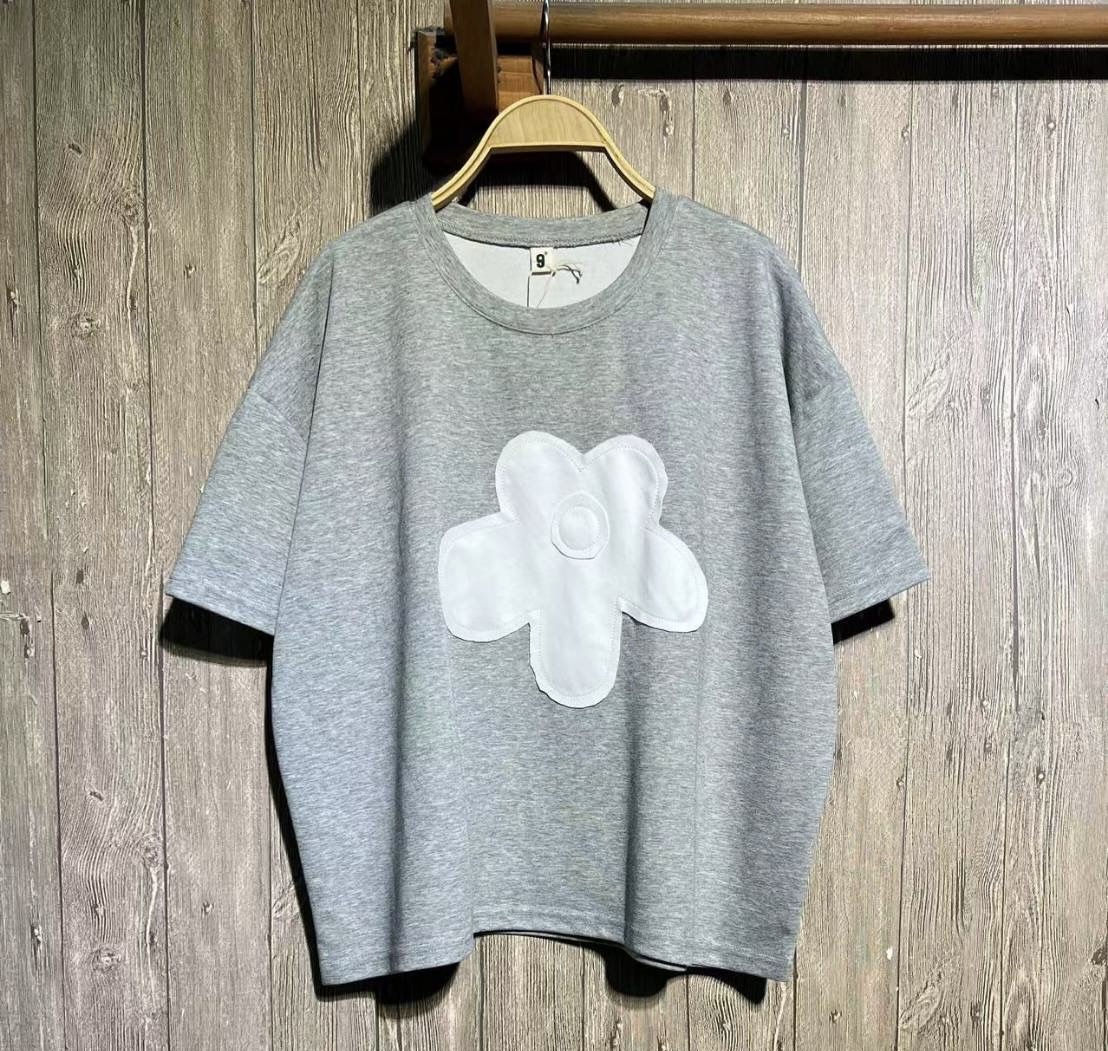 เสื้อยืดปักแต่งผ้าลายดอกไม้ 9am