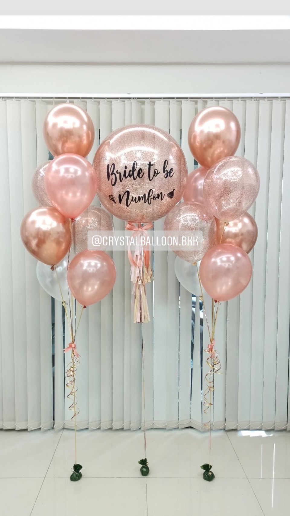 ลูกโป่ง Bride To Be Bubble ขนาด 24" Theme สีโรสโกล พร้อมตกแต่ง ช่อลูกโป่ง 7 ลูก 2 ช่อ,ลูกโป่งใส ใส่กลิตเตอร์ สามารถเปลี่ยนสีลูกโป่ง/เปลี่ยนข้อความ/เปลี่ยนขนาดได้