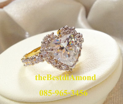 BR231++แหวนเพชรCZ รูปหัวใจเพชรล้อม มีบ่าข้างแบบทันสมัย ดูดี intrend มากๆๆ แบบออกมาจากร้านจิวเวลลี่เลย เพชรสวยวิ๊งๆ ใส่ติดนิ้วได้เลยค่ะ สวยสุดๆ