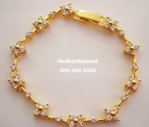 BC011===สร้อยข้อมือเพชร ดอกพิกุลแบบสลับ=== ดีไซน์น่ารักๆ เป็นรูปดอกพิกุล โดยวางดอกพิกุลแบบตรง สลับกับ เฉียง ดูลงตัว งานเหมือนจริงสุดๆ หรูหราพอสมควร