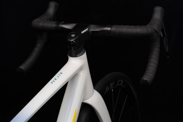 จักรยานเสือหมอบ GIANT PCR LTD 2 ปี 2026 | Shimano Tiagra 2×10 สปีด | ดิสก์เบรกไฮดรอลิก | 8.9 กก.