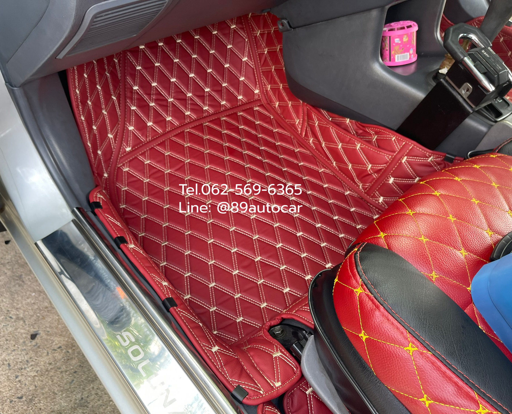 พรมรถยนต์ Toyota Soluna โฉมหยดน้ำ ปูพรมVVIP สีแดงไวน์ด้ายทอง เต็มคัน