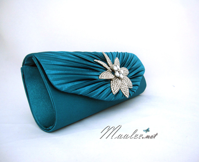Sale พร้อมส่ง Evening Clutch กระเป๋าออกงาน ผ้าซาตินสีน้ำทะเล จับจีบ แต่งคริสตัลดอกไม้