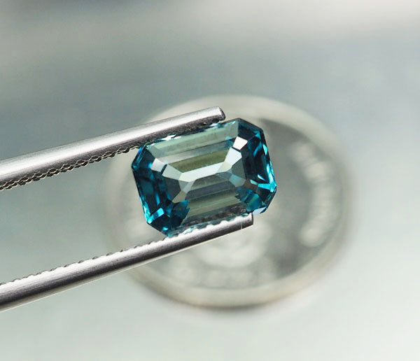 เพทายกัมพูชา 2.25 กะรัตทรงสวย