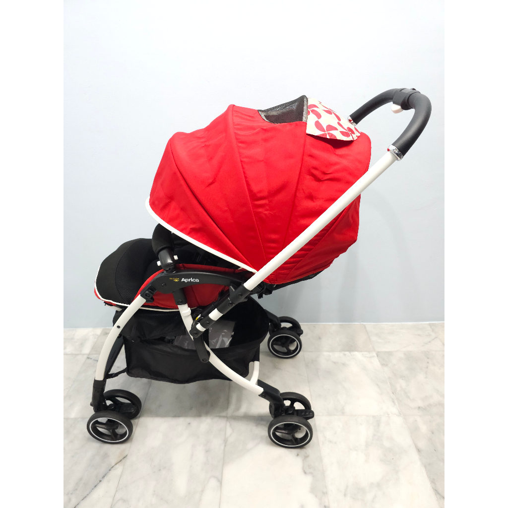 Aprica Luxuna Sofa Cushion สีแดง