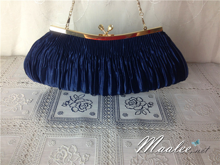 พร้อมส่ง Evening Clutch กระเป๋าออกงาน ผ้าซาตินอัดพลีท แต่งคริสตัลหรู พร้อมสายโซ่สะพาย สั้น/ยาว (เลือกแบบด้านล่าง)