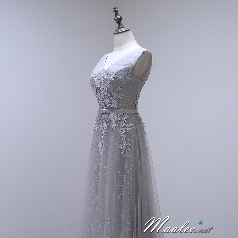 พร้อมส่ง ชุดราตรียาว แขนกุด สีเทา แต่งลายลูกไม้ ผ้าตาข่าย ข้างในปักเลื่อมสวย