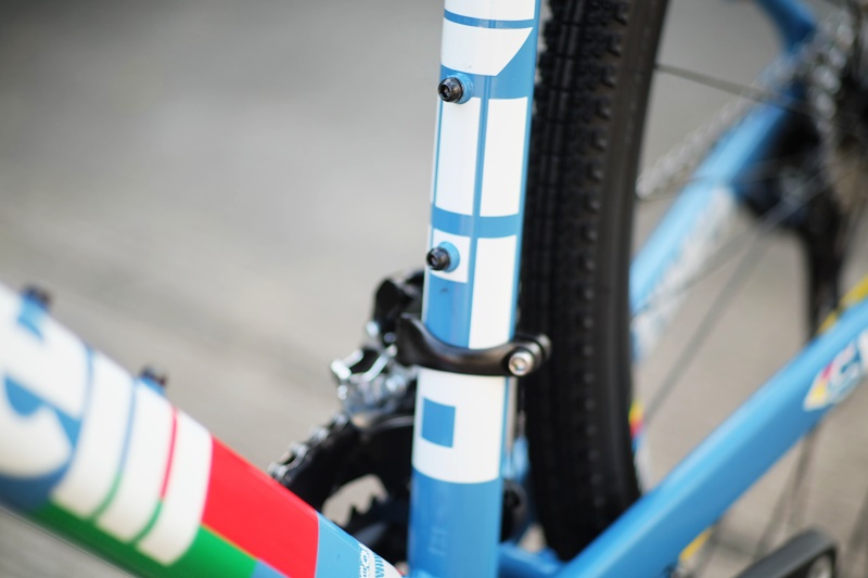 CINELLI ZYDECO LA LA สีฟ้า | จักรยานกราเวลเฟรมอลูมิเนียม Shimano Sora ชุดแต่งครบ ปั่นทางเรียบ-ลุยฝุ่นได้