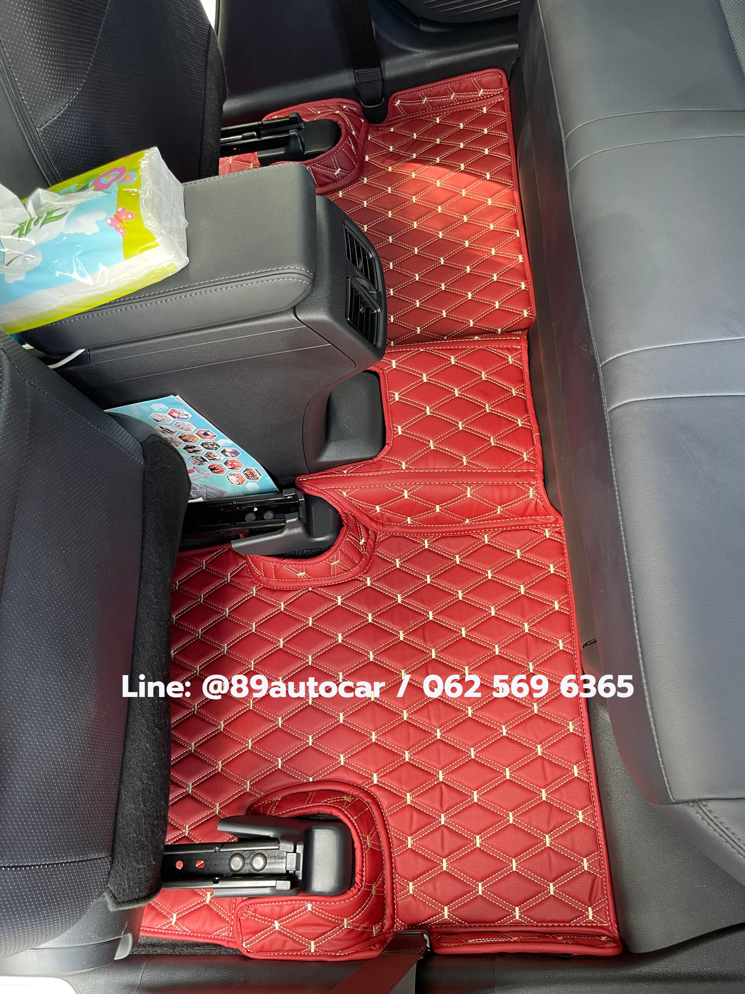 พรมปูพื้นรถยนต์ Toyota Yaris Cross 2023-2024 (โตโยต้า ยาริสคลอส) พรมvvip สีแดงไวน์ด้ายทอง เต็มคัน