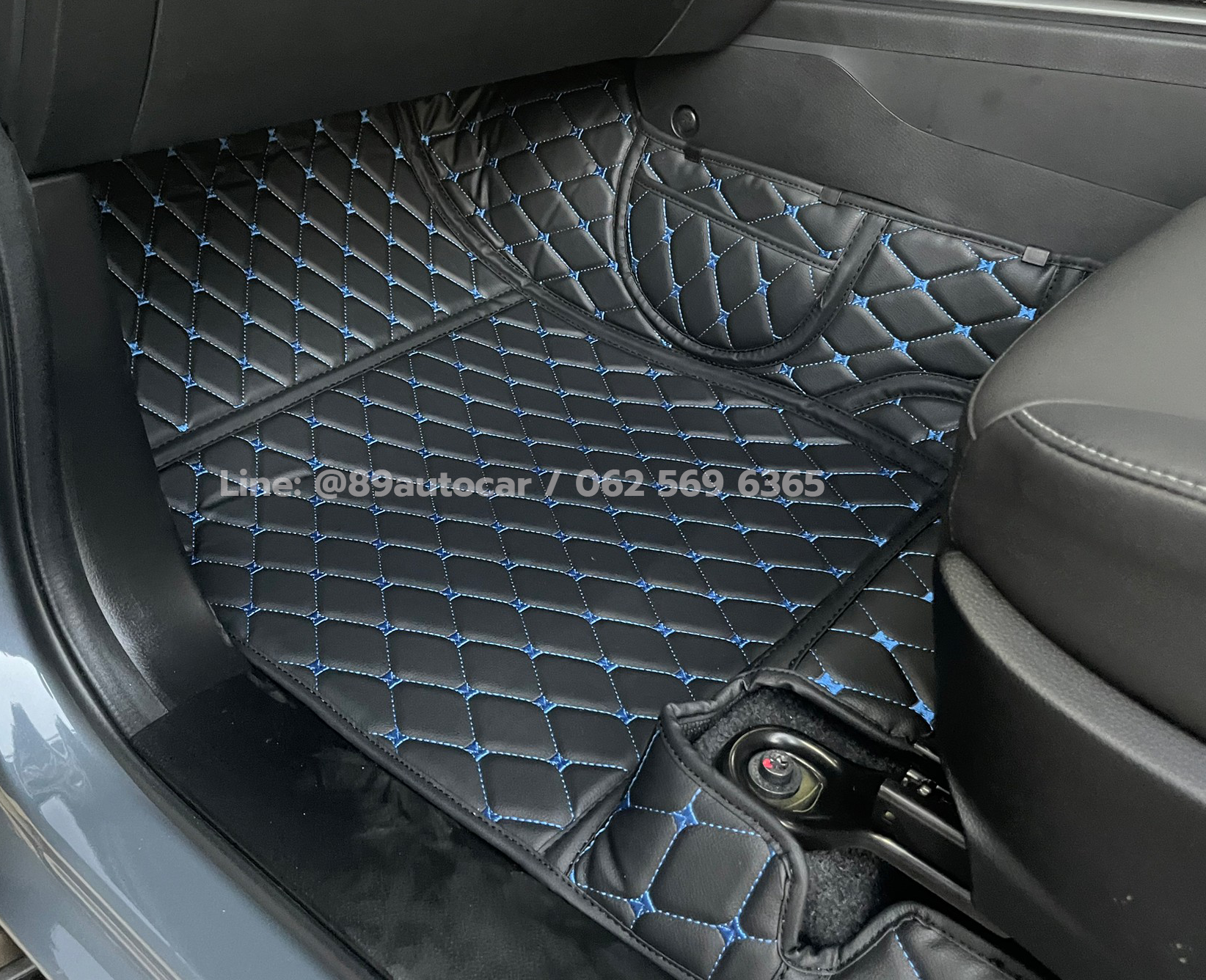 พรมปูพื้นรถยนต์ Isuzu D-Max 4 ประตู 2024 ปูพรม6D สีดำด้ายน้ำเงิน เต็มคัน