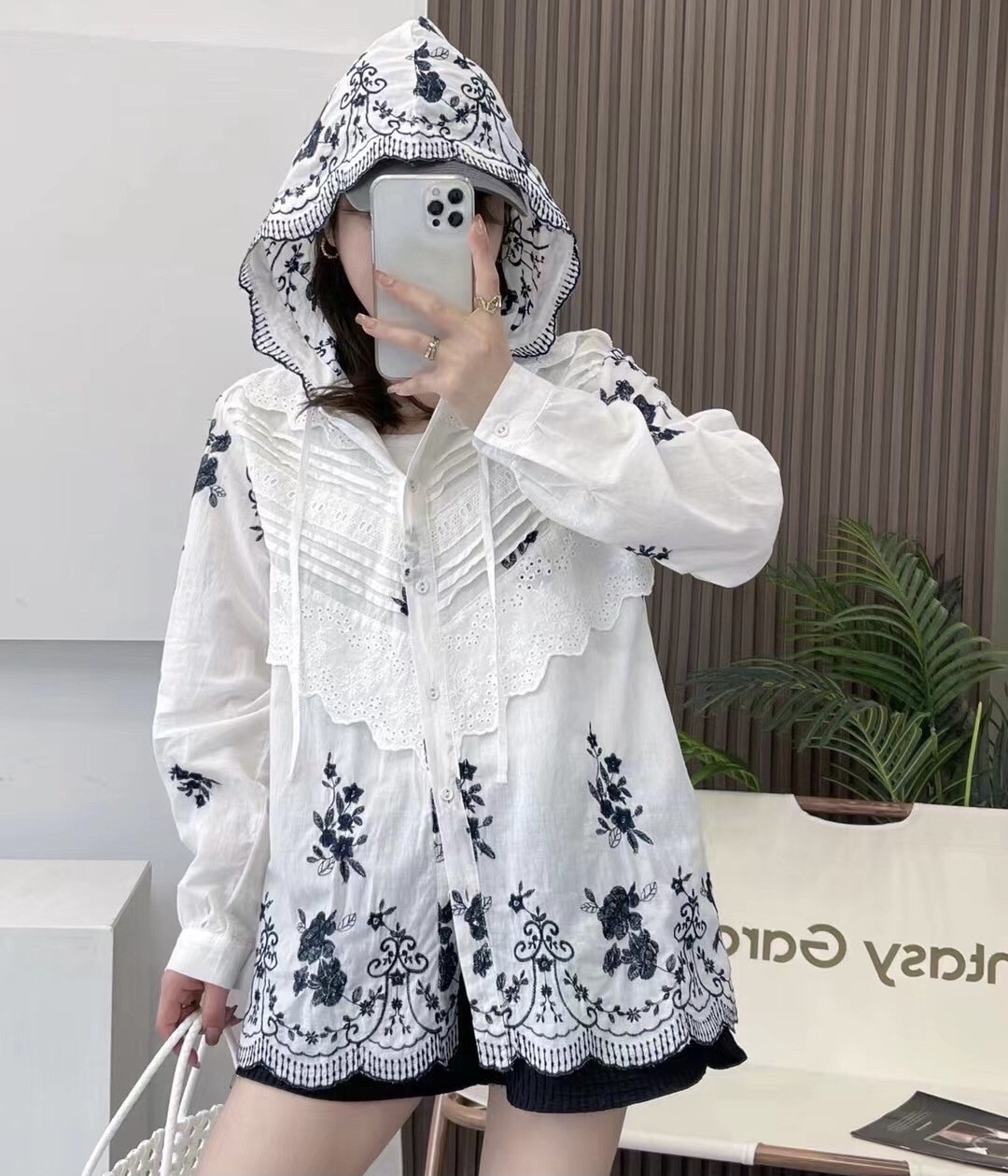 เสื้อ/เสื้อคลุมผ้าฝ้ายลายปักแต่งลูกไม้มีฮู้ด