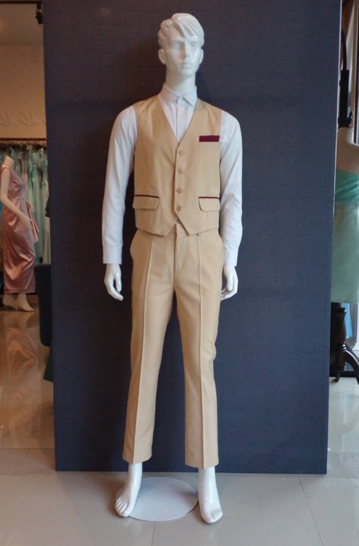 พร้อมเช่า ชุดสูทชาย สีครีม รุ่นสองกระดุม (พร้อมเสื้อกั๊ก)