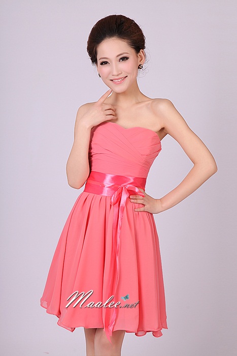 พร้อมส่ง ชุดราตรีสั้น เกาะอก สีชมพูโอรส คอเว้ารูปหัวใจ จับเดรปหน้าอก แต่งคาดเอวผ้าซาติน