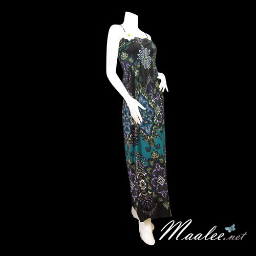 ชุดราตรีพิมพ์ลายแบบโบฮีเมียน แต่งเข็มกลัดลูกไม้และลูกปัดแก้ว