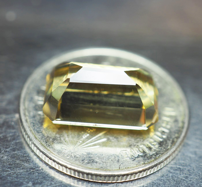 พลอยซิทรินสีเหลือง 5.20 กะรัตทรงสี่เหลี่ยม