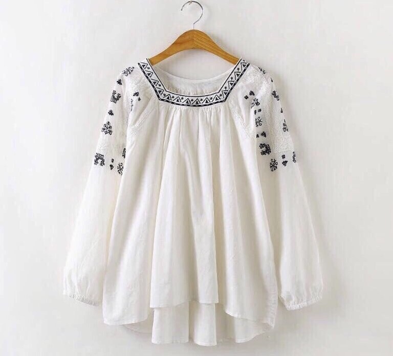 เสื้อผ้าฝ้ายลายปักแต่งลูกไม้