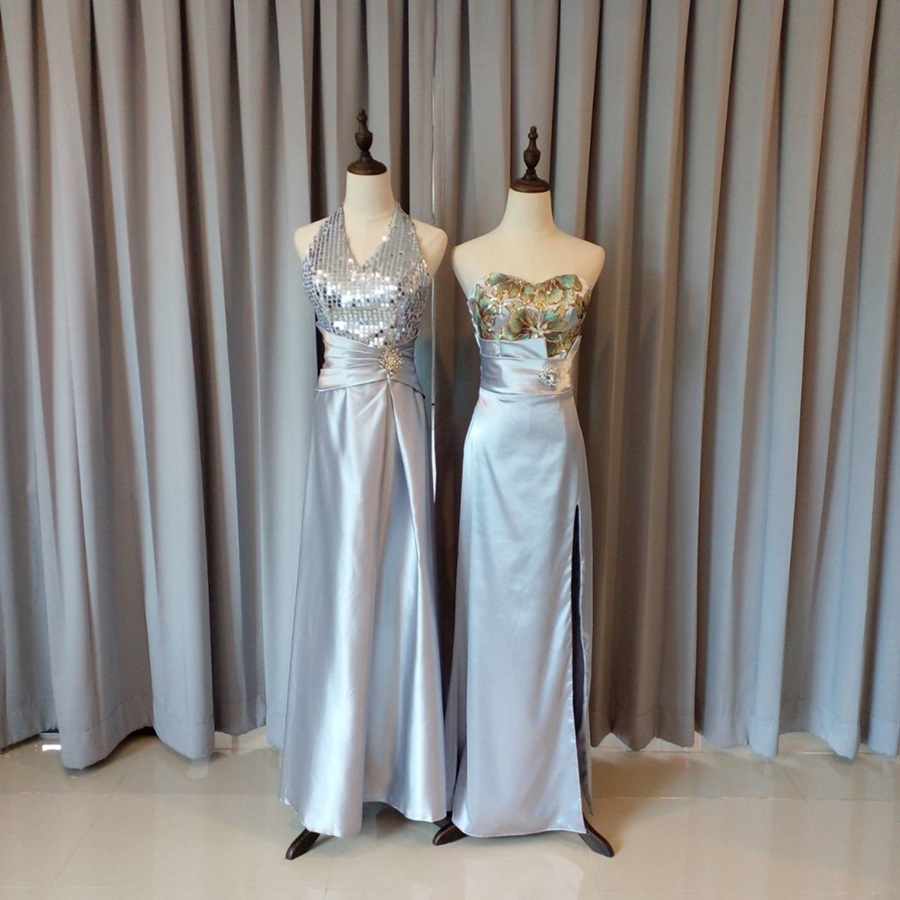 พร้อมเช่า ชุดราตรียาว สีเงิน เกาะอกลูกไม้ปัก ทรงหางปลา ผ้าซาติน
