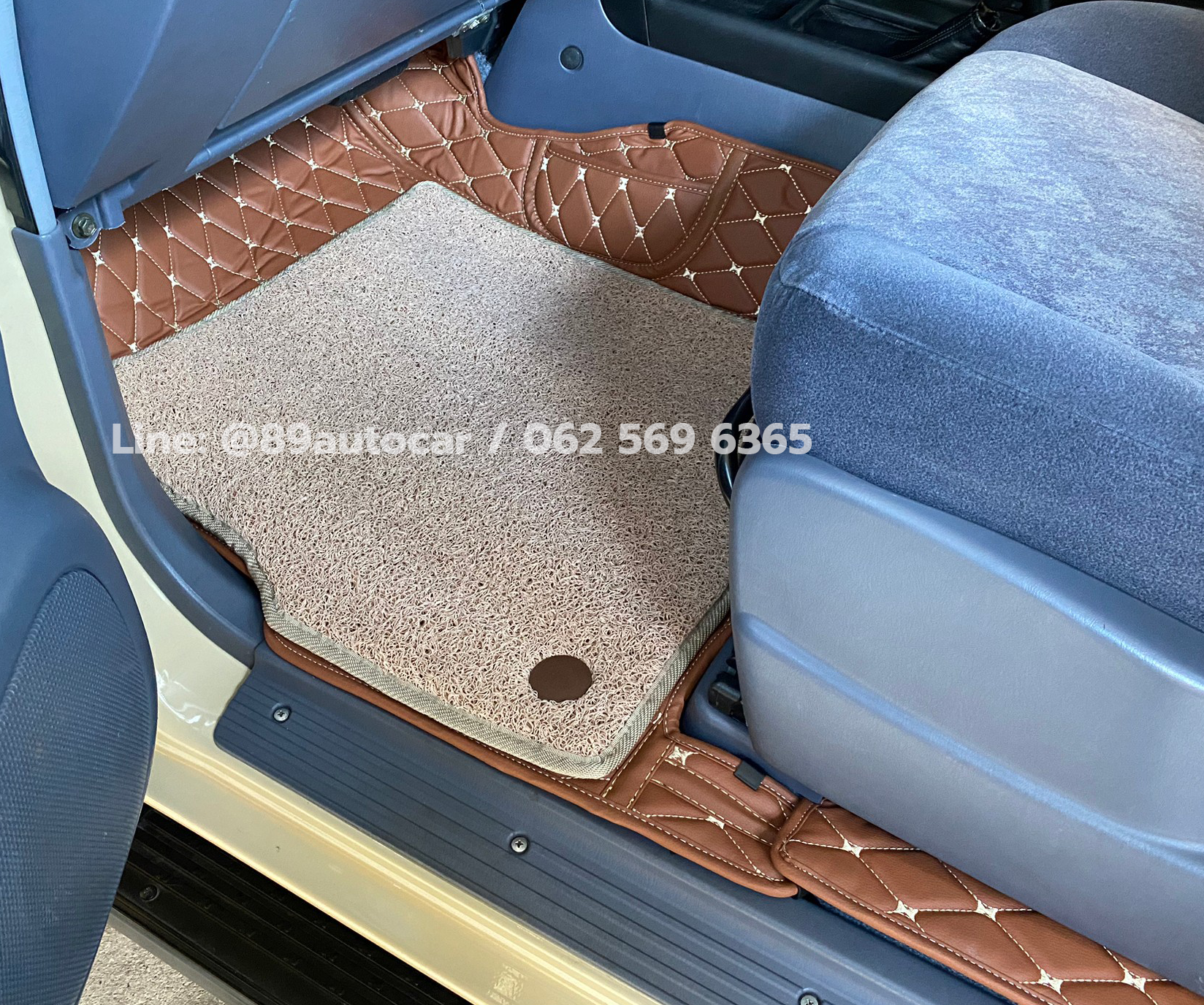 พรมดักฝุ่น toyota prado 95 ปูพรม 7D สีน้ำตาลเข้ม + ไวนิลดักฝุ่นสีครีม เต็มคัน