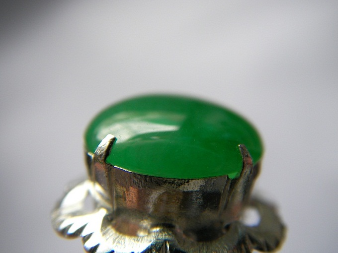 หยกพม่า jadeite หรือ jade เนื้อแก้วน้ำผึ้ง ออกเขียวกลาง ขนาด 9.07x9.81x3.08 mm. นน. 2.44 ct. ราคาโทรถาม