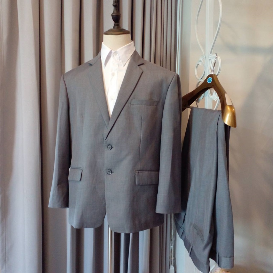 พร้อมเช่า ชุดสูทชาย สีเทา รุ่นใหญ่พลัสไซส์ 2 กระดุม ไม่มีเสื้อกัํก