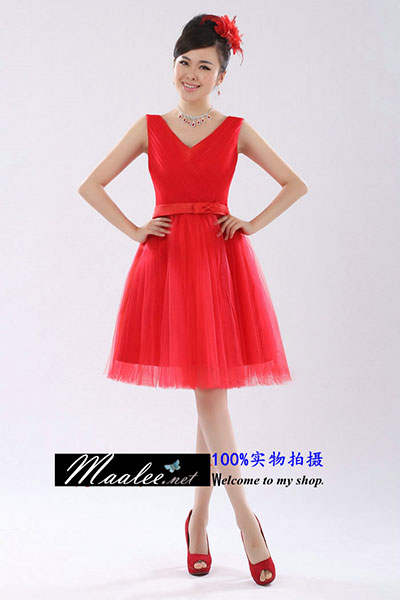 พร้อมส่ง ชุดราตรีสั้น แขนกุด สีแดง คอวี จับจีบผ้าโปร่งสวย แต่งโบว์ที่เอว