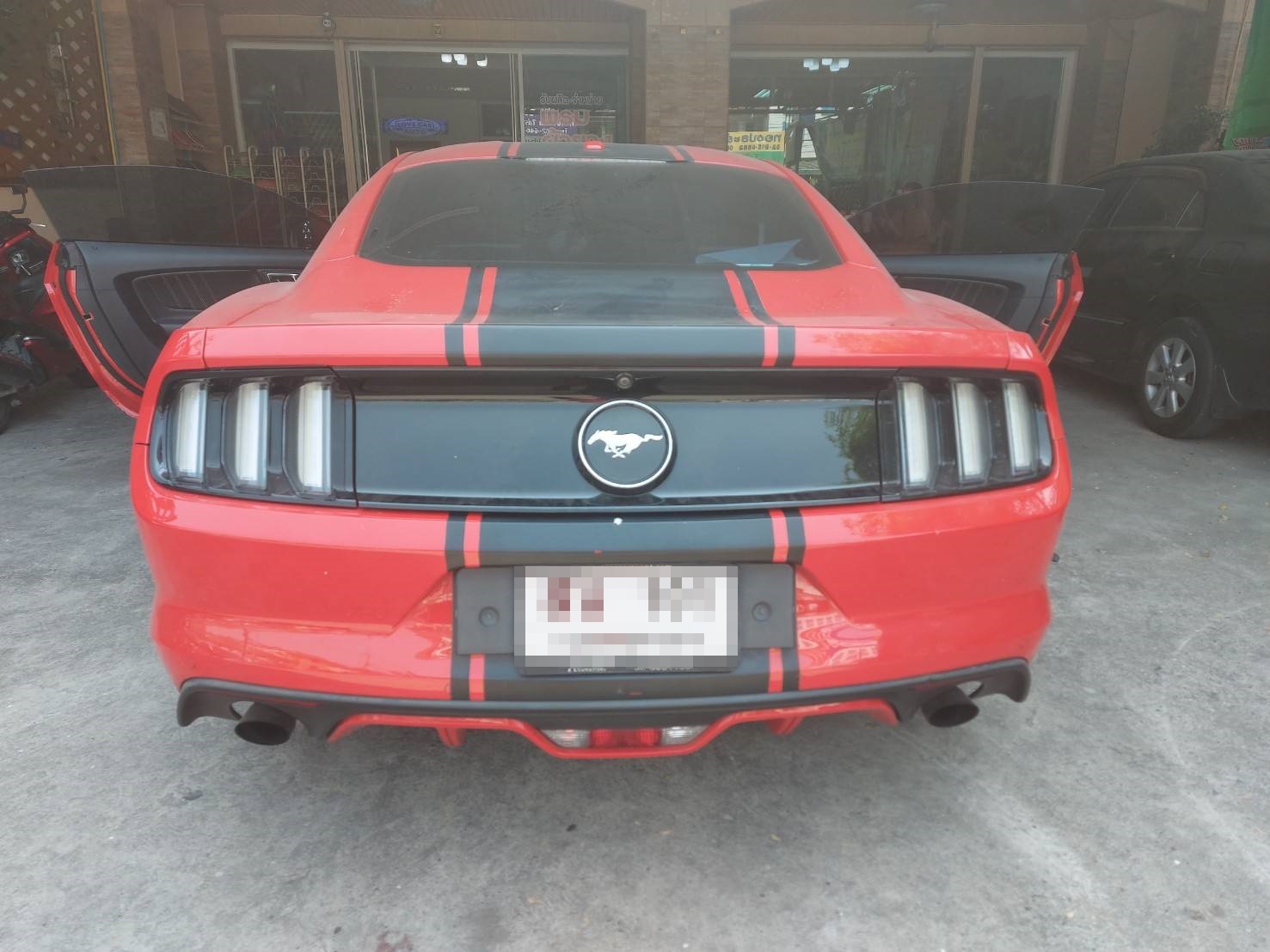 ขายพรมในรถยนต์ Ford Mustang 2020 ปูพรม7D สีแดงสด + พรมดักฝุ่นสีแดง เต็มคัน