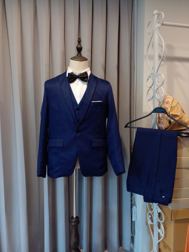 พร้อมเช่า ชุดสูทชาย (สูทแฟชั่น) เนื้อผ้าใส่สบาย สีน้ำเงิน (มีเสื้อกั๊ก)