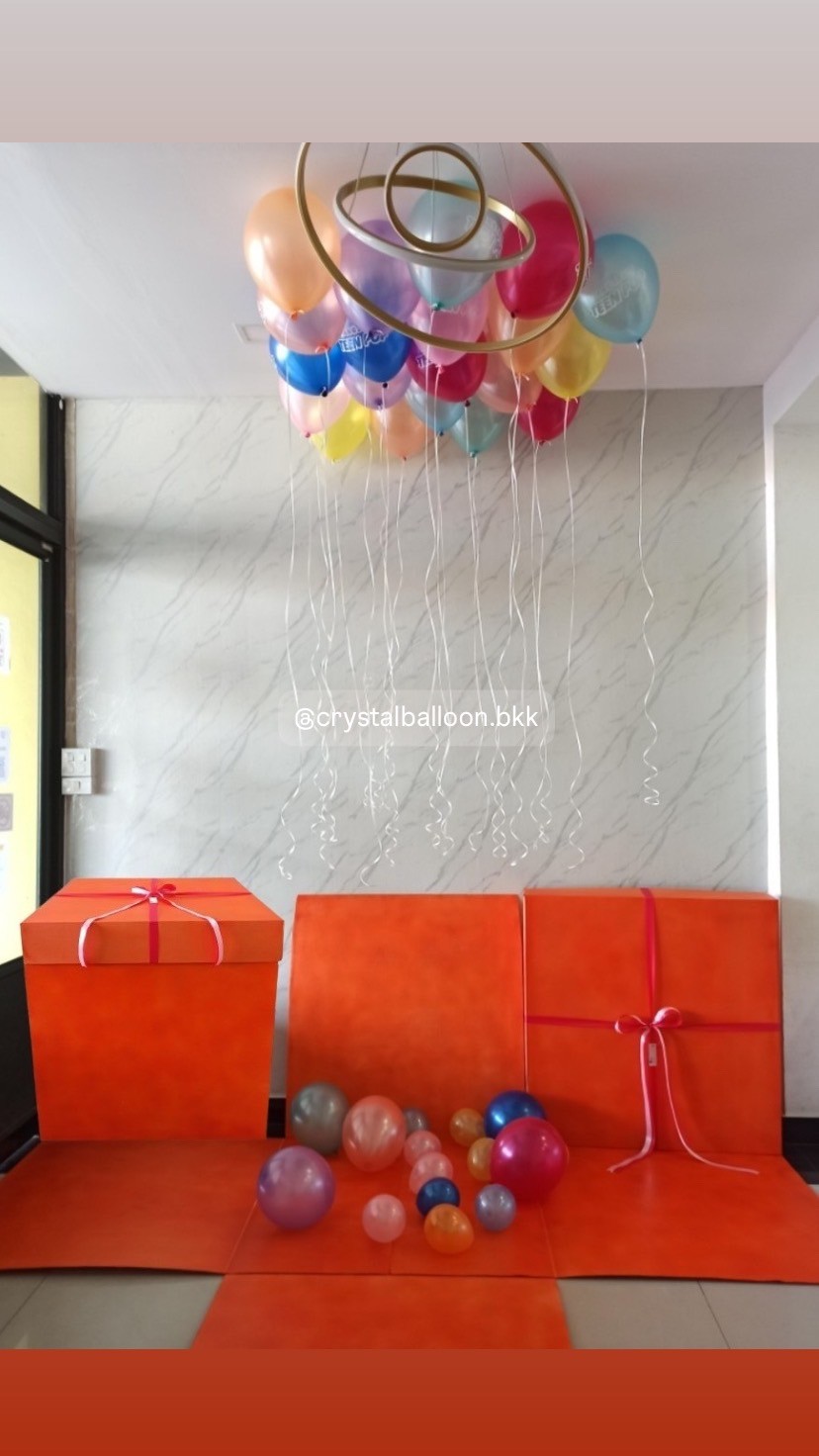 Surprised Jumbo Box 36" กล่องเซอร์ไพรส์วันเกิด ลูกโป่งลอยฝ้า 20 ลูก พร้อมตกแต่ง สามารถใส่รูปได้ 4 ใบ สามารถเปลี่ยนสีลูกโป่ง/เปลี่ยนข้อความได้