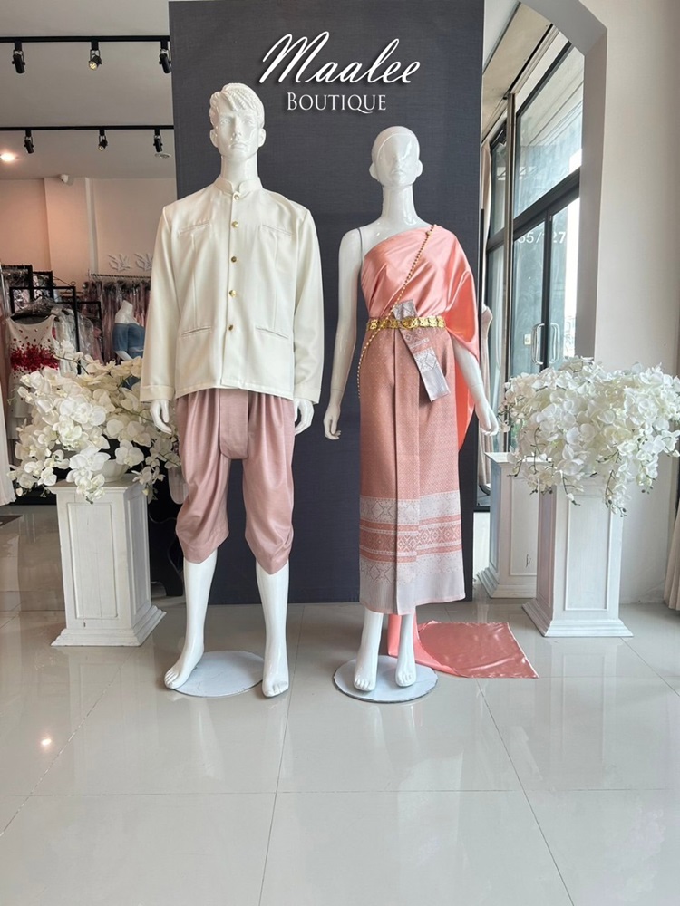 เช่า ชุดไทย ชุดเพื่อนเจ้าสาว ชุดไทยผ้าถุงสีเทาส้มเงิน สไบสีโอโรส