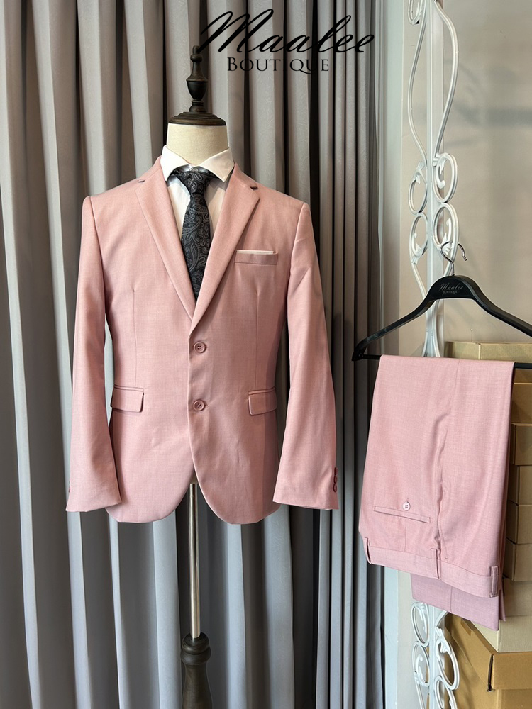 พร้อมเช่า ชุดสูทชาย สีชมพูพาสเทล 2 กระดุม ลายทอแบบเรียบเนียน (ไม่มีกั๊ก)