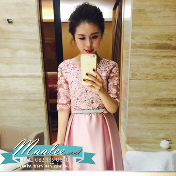 พร้อมส่ง ชุดราตรียาว แขนกุด สีชมพู อกแต่งลูกไม้ กรโปรงเนื้อผ้ามัน คาดเอวคริสตัล เซ็กซี่ผ้าหลัง เพิ่มเข็มกลัดโบว์ช่วงหลัง