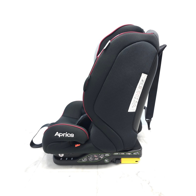 Aprica รุ่น Formfit ติดตั้งระบบ ISOFIX สำหรับเด็กอายุ 1 ถึง 10 ปี