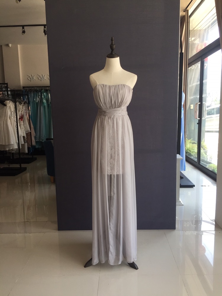 พร้อมเช่า ชุดเดรสยาว เกาะอกสีเทา ผ้าชีฟอง แต่งลูกไม้เก๋ๆ น่ารักมาก