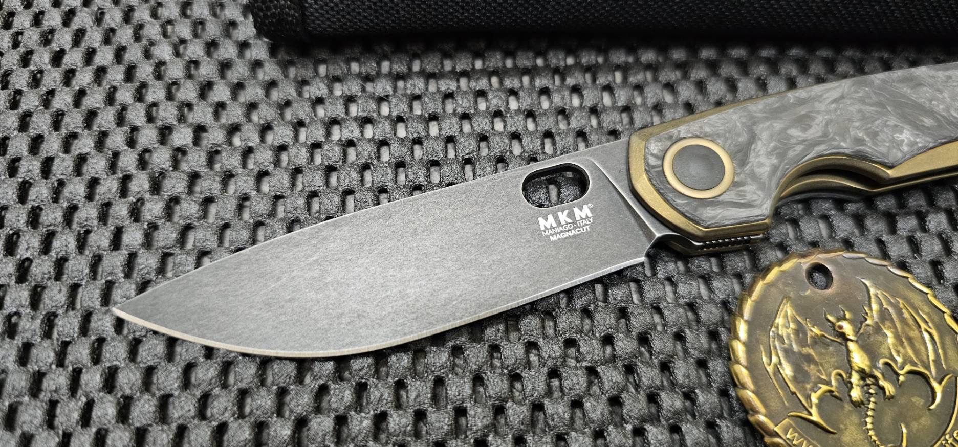 MKM ECLIPSE - MAGNACUT DSW bld - BRO Ti FRAME, DARK MATTER BLACK CF OVERLAY - DSW Ti SPACER, BRO Ti CLIP - FLIPPER + THUMB HOLE OPENING