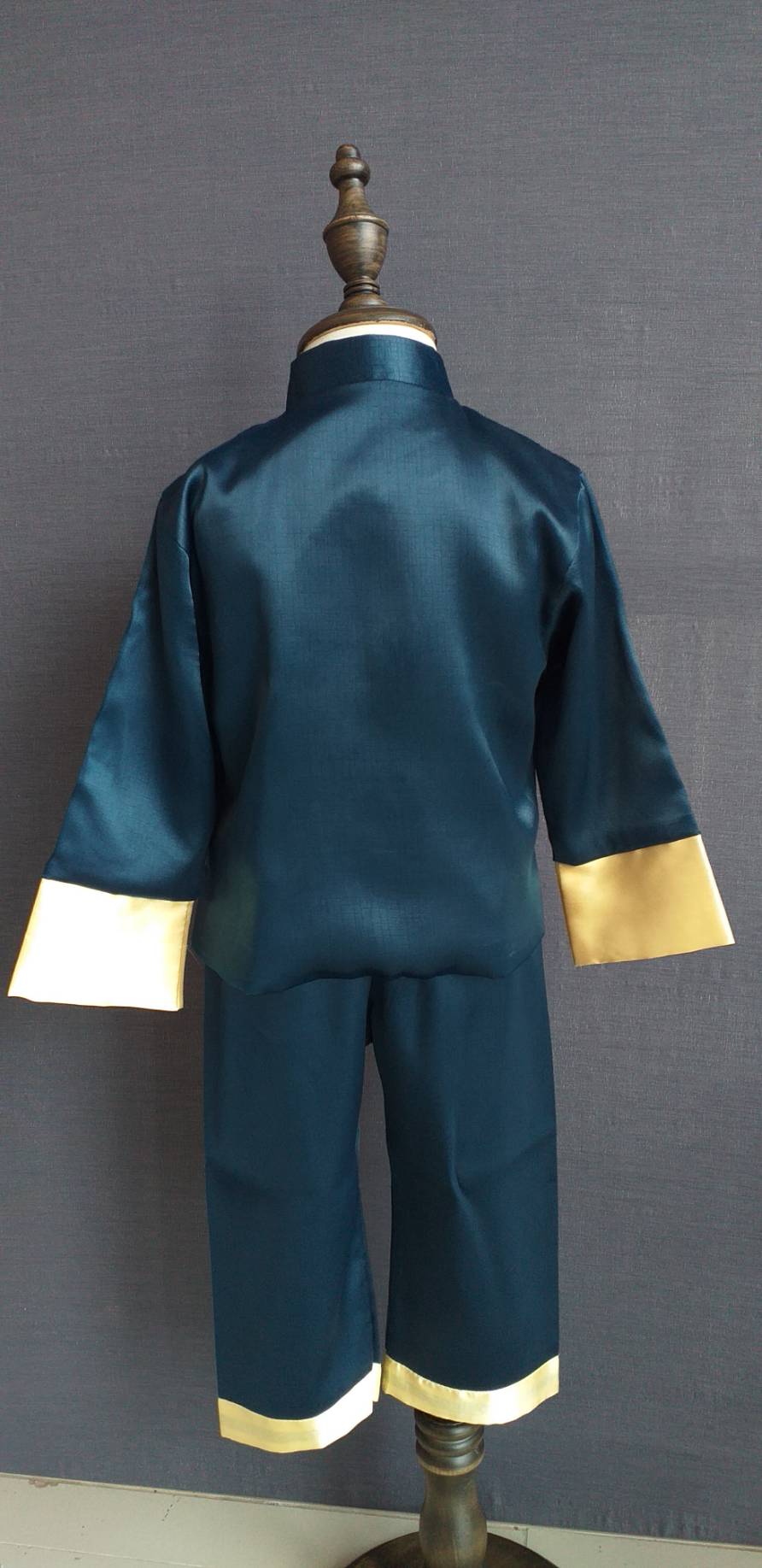 พร้อมเช่า ชุดจีนชายเด็ก เสื้อคอจีน ผ้าไหมจีน สีกรม ปักลายมังกร (เฉพาะ 1 ขวบ)