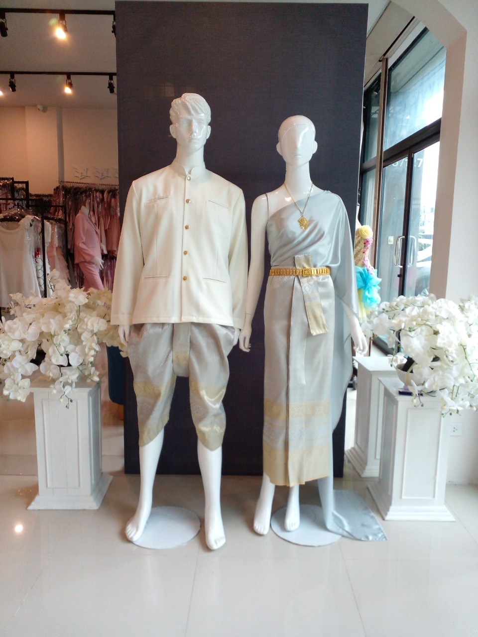 เช่า ชุดไทย ชุดเพื่อนเจ้าสาว ชุดไทยผ้าถุงสีเทาทอง สไบสีเทา