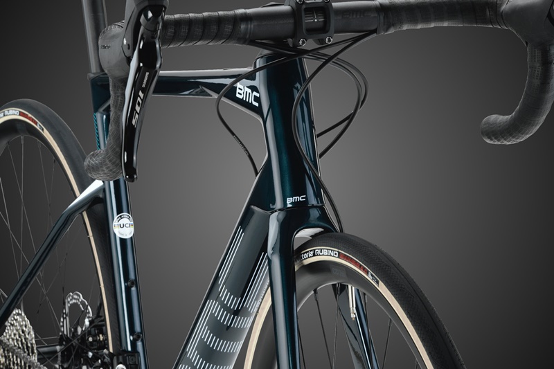 จักรยานเสือหมอบ BMC ROADMACHINE SEVEN Road Bike Shimano 105 2*11สปิด Integrated Cable Routing and Carbon D-Shape Seatpost