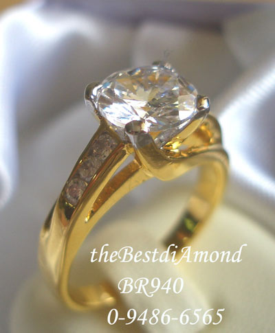 BR940+++แหวนชูรัก +++ แหวนหรูหราเพชรเกือบ 2กะรัต เอาใจสาวมีเงินค่ะ ทรงชู พร้อมมีบ่าข้างประดับเพชร เริ่ด อวดเพชรสุดๆ ใส่แล้วไฮโซสุดๆ สวยมากค่ะ